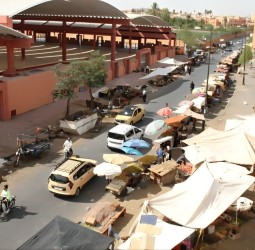 الأسواق النموذجية المغلقة بمراكش… من المستفيد من استمرار الفوضى؟