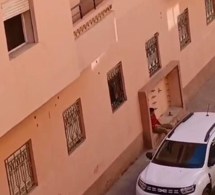 "مدمن" يثير الرعب بممارسة "العادة السرية" على النساء ومحاولة استدراج طفلة بحي مبروكة بمراكش