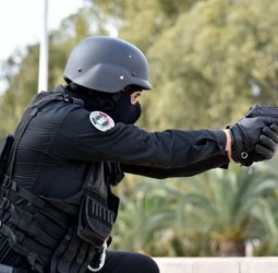 رصاصة تحذيرية تنهي حالة فوضى بالخميسات.. الشرطة توقف شخصين في حالة سكر بعد مقاومة عنيفة