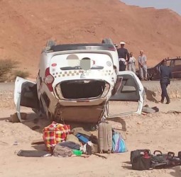 مصرع 5 أشخاص وإصابة آخرين في انقلاب سيارة أجرة بضواحي طاطا