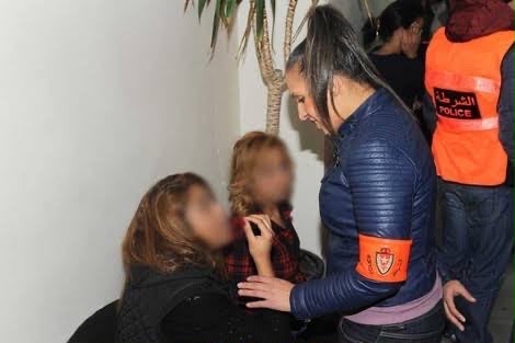 مراكش.. مداهمة أمنية تُطيح بشبكة يُشتبه في تورطها في تنظيم الدعارة وتوقيف 14 شخصًا بحي السعادة