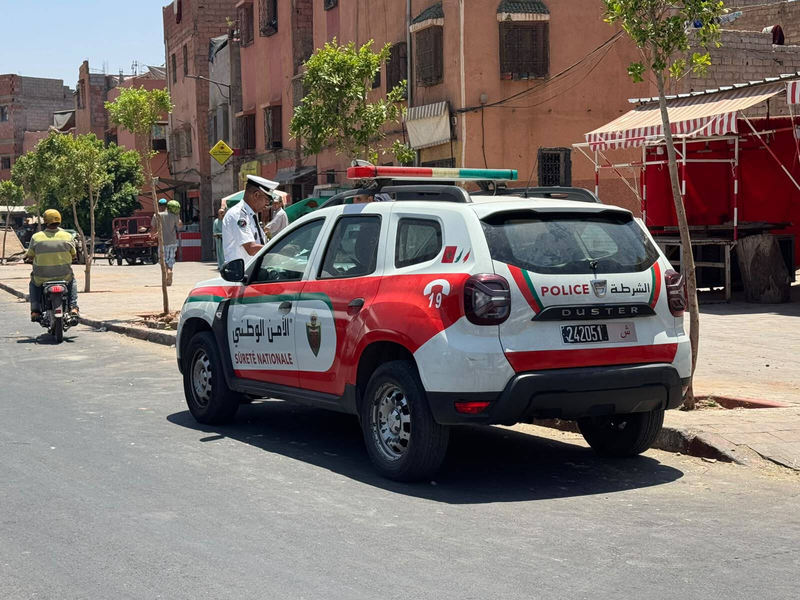 حملة أمنية تستهدف التوقف العشوائي بسيدي يوسف بن علي وتحجز سيارات ودراجات مخالفة