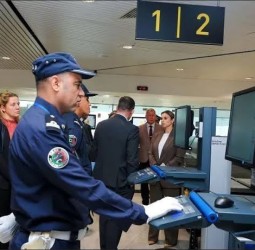 سقوط مطلوب دولي: أمن مطار مراكش يطيح بريطاني متورط في جريمة قتل بمولدافيا