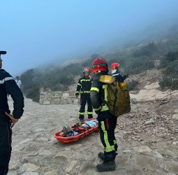 أكادير.. إنقاذ أربعة سياح أجانب بعد سقوط أحدهم بجبل أكادير أوفلا