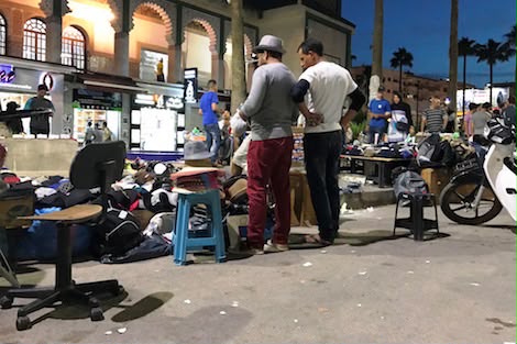 غزو الأرصفة في "العزوزية".. فوضى عارمة تبتلع الحي في غياب الرادع