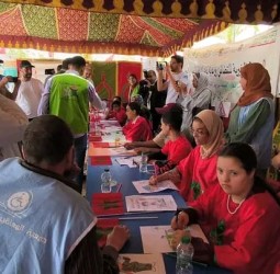 اليوسفية احتضنت يوماً تحسيسياً بالسلامة الطرقية وتوزع خوذات واقية على سائقي الدراجات
