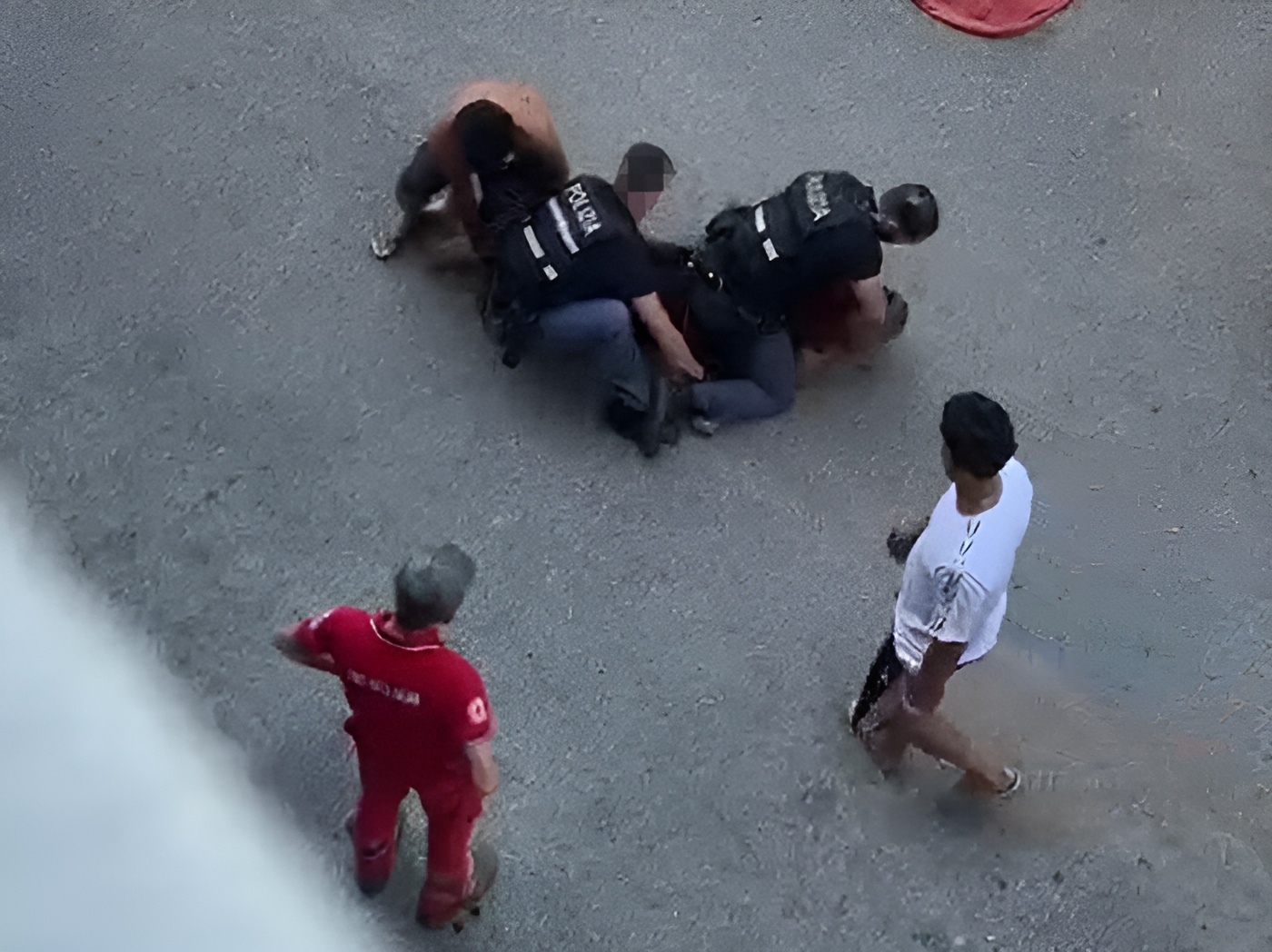 إيطاليا.. تفاصيل وفاة مهاجر مغربي "خنقاً" تحت أقدام الشرطة ببولونيا وفتح تحقيق قضائي