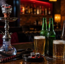 توقيف مسير مقهى للشيشة وحارس أمن خاص بتهمة بيع الخمور بدون ترخيص وحجز 30 نرجيلة