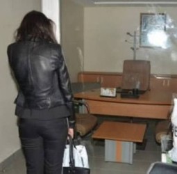 اعتقال موظفة تعليم وعشيقها بتهمة الخيانة الزوجية