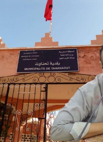 رئيس جماعة تحناوت يناقش "المرافق الشاملة" في طنجة.. وواقع المدينة يغرق في سموم "الواد الحار" وأزبال قرب السوق الأسبوعي