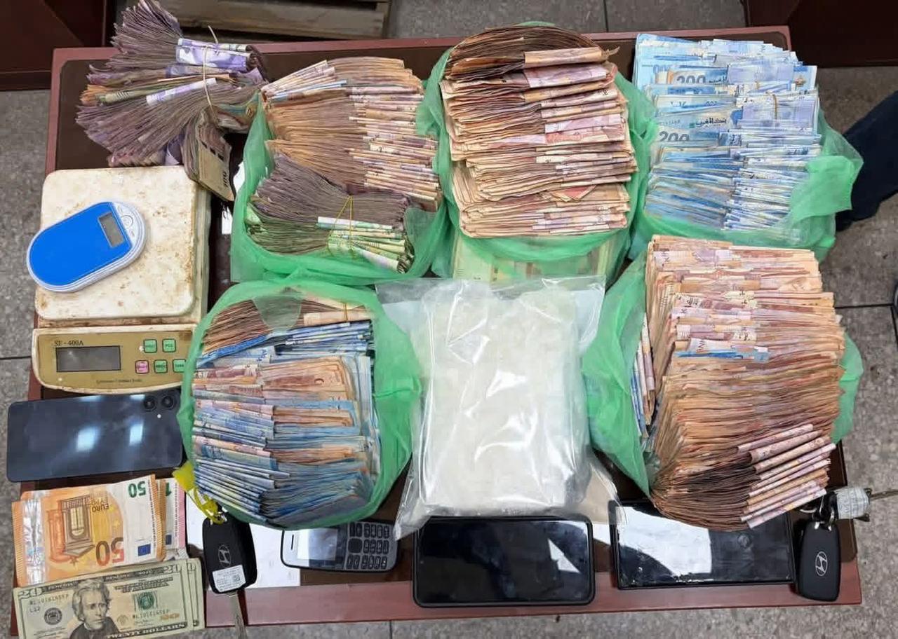 فاس: توقيف بارون مخدرات بحوزته 650 غرام كوكايين و50 مليون سنتيم والعثور على قاصر بشقته