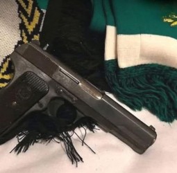 وجدة.. الأمن يوقف شخصاً نشر صورة سلاح مرفقة بشعار مولودية وجدة