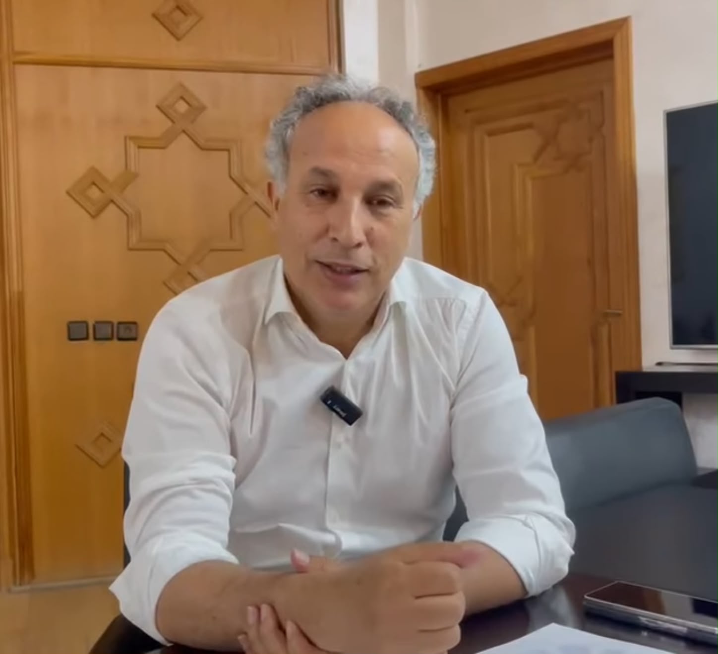 لغة جسد أم رسائل مشفرة؟ تساؤلات حول "القبضة المشدودة" لسمير كودار في ملف تسلطانت