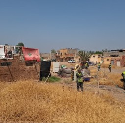 مراكش.. احتجاج الساكنة يؤجل هدم براريك عشوائية بدوار الكومي