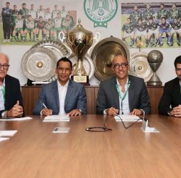 رسمياً.. من سيخلف فاضلو وسوماكال بعد سقوط الرجاء أمام الكوكب؟