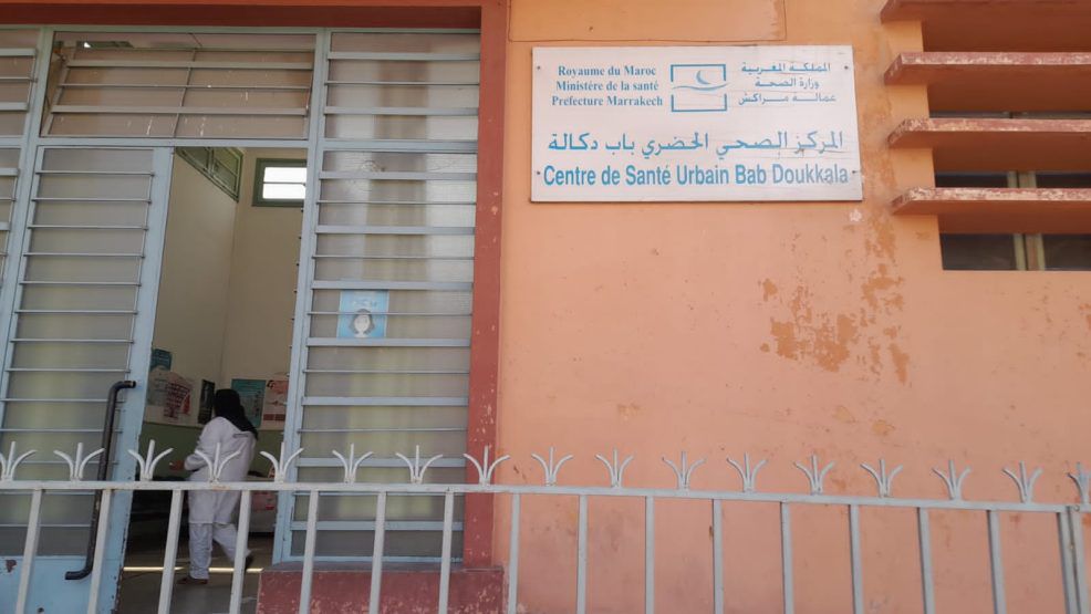 باب دكالة بمراكش.. "مشرمل" يقتحم مركزاً صحياً ويهدد الأطر الطبية.. ونقابة "FDT" تستنكر "غياب الأمن والدعم الإداري"