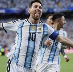 ميسي يعتلي العرش: الأسطورة يكتب التاريخ في المونديال بثنائية النمسا
