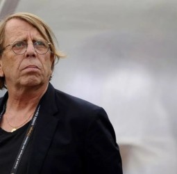 كلود لوروا يكسر صمته: المغرب نظم أفضل نسخة في التاريخ ولم أسئ للمملكة الشريفة