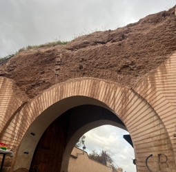 مراكش: تآكل "قوس باب تاغزوت" يطرح تساؤلات حول جودة الترميم