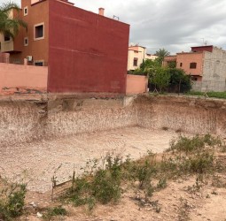 ساكنة حي بومسمار تراسل والي جهة مراكش آسفي لوقف مشروع طبي مثير للجدل داخل نسيج سكني