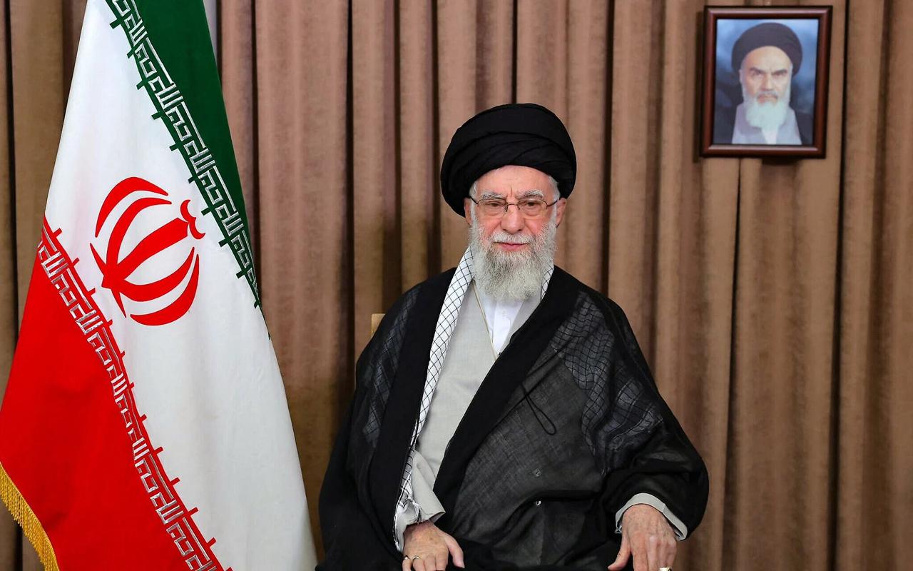 بعد تأكيدات أمريكية وإسرائيلية.. التلفزيون الرسمي الإيراني يقر بمقتل المرشد الأعلى علي خامنئي.