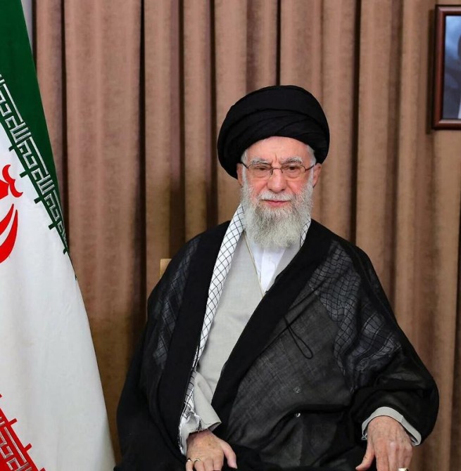 بعد تأكيدات أمريكية وإسرائيلية.. التلفزيون الرسمي الإيراني يقر بمقتل المرشد الأعلى علي خامنئي.