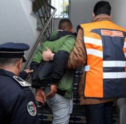 أمن مراكش يوقف شخصاً للاشتباه في تورطه في التحرش بسائحة أجنبية بالمدينة العتيقة