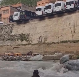 ستي فاطمة: حافلات سياحية تتحدى الجاذبية في غياب تام لتدابير السلامة