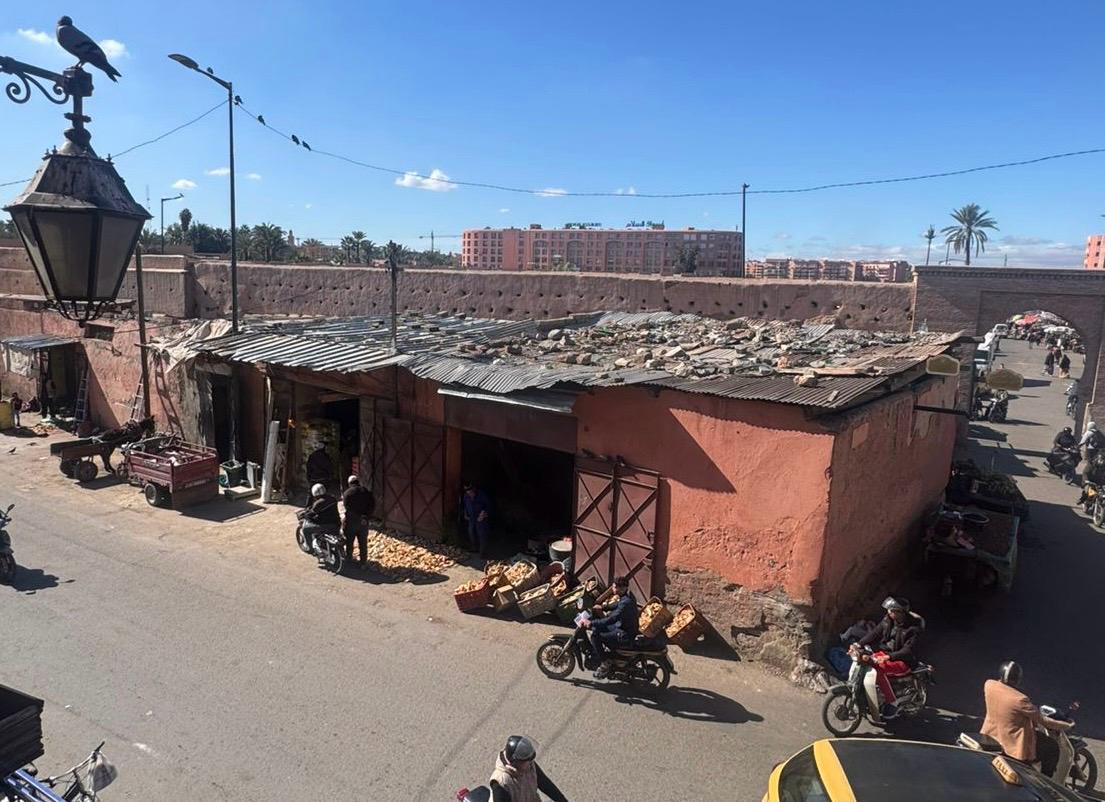 إنفراد.. هدم مرتقب لمحلات بباب دكالة بمراكش بعد تصنيفها ضمن البنايات الآيلة للسقوط