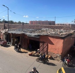 إنفراد.. هدم مرتقب لمحلات بباب دكالة بمراكش بعد تصنيفها ضمن البنايات الآيلة للسقوط