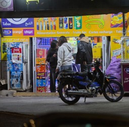 فيديو من محل بشارع علال الفاسي يثير الجدل حول بيع السجائر لفتيات يُشتبه في كونهن قاصرات