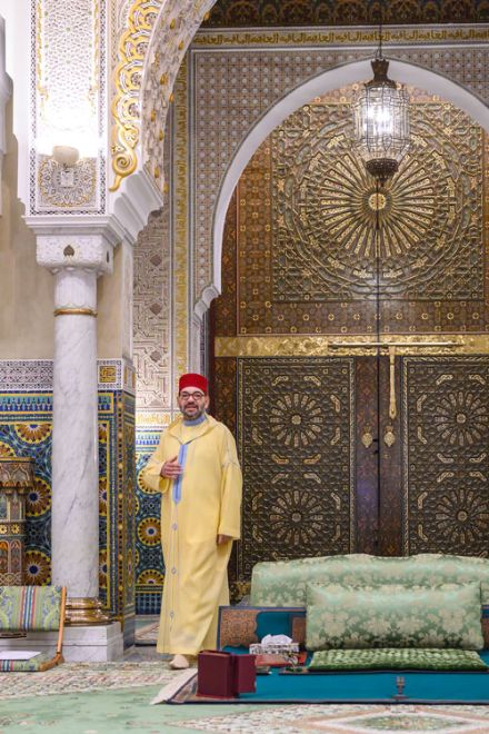 الرباط: أمير المؤمنين يؤدي صلاة عيد الأضحى بمسجد أهل فاس