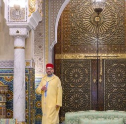 الرباط: أمير المؤمنين يؤدي صلاة عيد الأضحى بمسجد أهل فاس