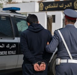 توقيف مشتبه فيه وقاصر بالعونات على خلفية قضية ترويج الأقراص المهلوسة