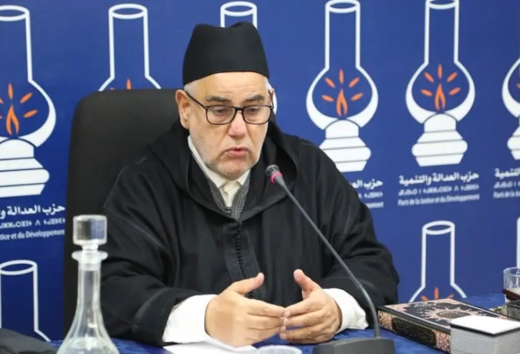 «الله عارفني ما فيدياش وعطاني مرا بدارها وطوموبيلتها».. بنكيران يستحضر بداياته الزوجية باعتراف طريف