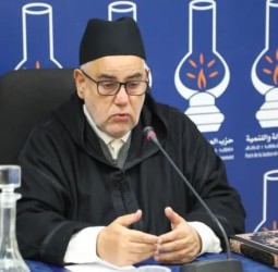 «الله عارفني ما فيدياش وعطاني مرا بدارها وطوموبيلتها».. بنكيران يستحضر بداياته الزوجية باعتراف طريف