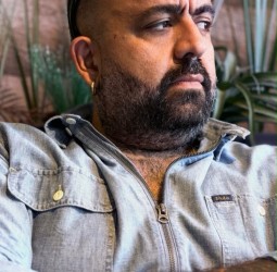 دون بيغ يسخر من غلاء المحروقات بالمغرب: «على الأقل تكون العلاقة بيناتنا فالحلال»