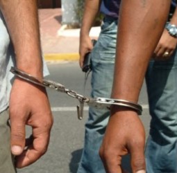 توقيف عنصر بالقوات المساعدة وجندي متقاعد بشبهة ترويج الكوكايين وحجز 350 غراماً