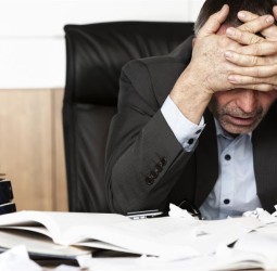 عقد مقاول ذاتي بدل عقد الشغل.. من يحمي الشباب من التحايل على الحقوق الاجتماعية؟