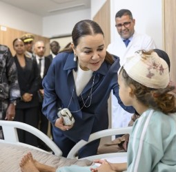 الأميرة للا أسماء تستقبل أطفالاً مغاربة وبنميين استفادوا من زراعة القوقعة بالرباط