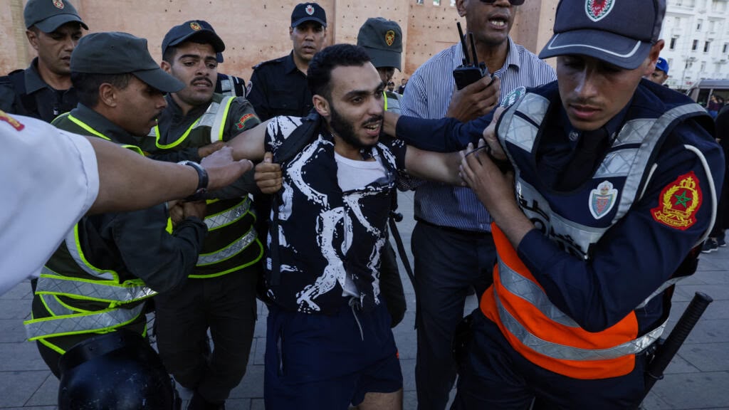 الرباط.. متابعة أربعة أشخاص في حالة اعتقال على خلفية تجمهر غير مصرح به ومواجهات مع الأمن