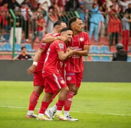 محسن ربجة يمنح الكوكب المراكشي الفوز ويعمّق أزمة اتحاد طنجة بالحارثي