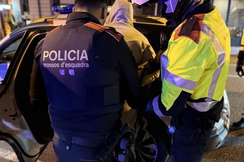 الشرطة الإسبانية توقف 128 شخصا في برشلونة على خلفية أعمال نهب وتخريب