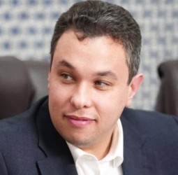 صلاح الدين عبقري والشباب المغربي.. هل تتحول الوعود إلى فرص حقيقية لجيل ينتظر الإنصاف؟