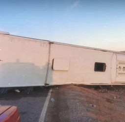 زاكورة.. مصرع 4 أشخاص وإصابة أكثر من 22 آخرين في انقلاب حافلة لنقل المسافرين