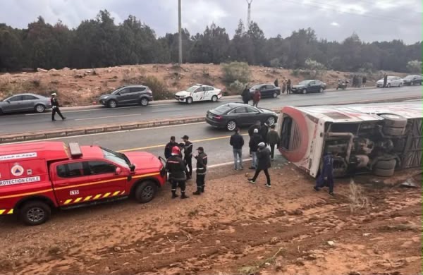 زاكورة.. النيابة العامة تفتح بحثاً قضائياً في فاجعة انقلاب حافلة بتاكونيت