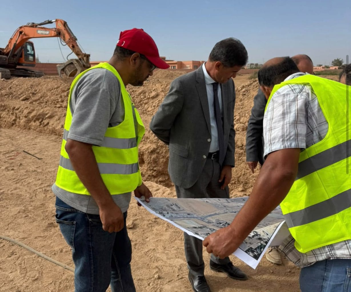 شيشاوة.. عامل الإقليم يتفقد مشروع التطهير السائل وأوراش إعادة بناء الحجرات الدراسية بالمزوضية