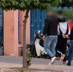 كمين أمني محكم بحي الفخارة  يُطيح بمشتبه فيه ويحجز 18 صفيحة من الشيرا