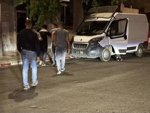 مداهمتان أمنيتان متزامنتان.. توقيف مبحوث عنه بموجب 5 برقيات بحث وطنية وحجز مخدرات صلبة وتوقيفات في قضية دعارة