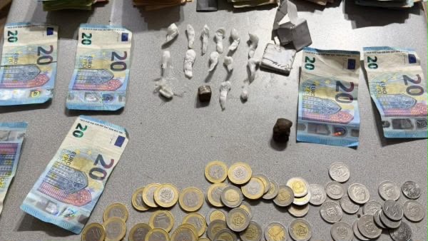 الدرك الملكي بعين حرودة يحبط محاولة لترويج الكوكايين ويحجز مبالغ مالية